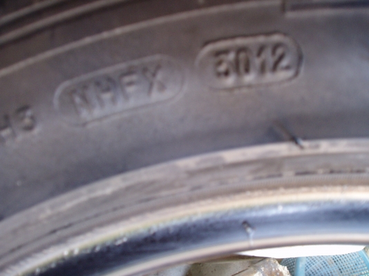 ขายยาง205.70.15.มีชีลีน1200บาทมี1เส้น