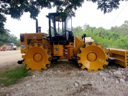 รถบดล้อหนาม 4 ล้อ CAT รุ่น 816 สภาพดี