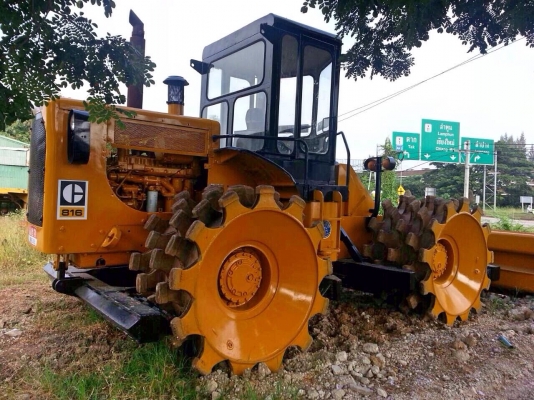 รถบดล้อหนาม 4 ล้อ CAT รุ่น 816 สภาพดี