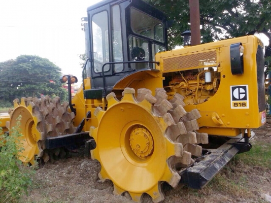 รถบดล้อหนาม 4 ล้อ CAT รุ่น 816 สภาพดี