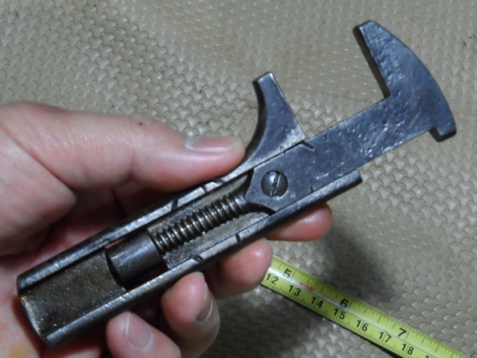 ประแจเลื่อนโบราณ