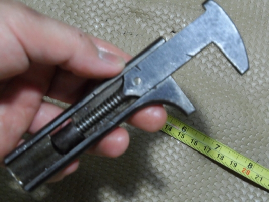 ประแจเลื่อนโบราณ