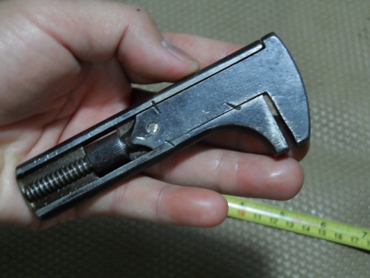 ประแจเลื่อนโบราณ