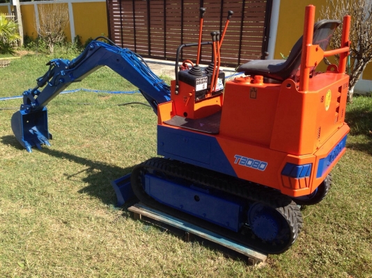 ขายรถแบคโฮเล็ก ยี่ห้อ : TAKEUCHI รุ่น TB080 พร้อมใช้งาน ขายรถแบคโฮเล็ก ยี่ห้อ : TAKEUCHI รุ่น TB080 พร้อมใช้งาน