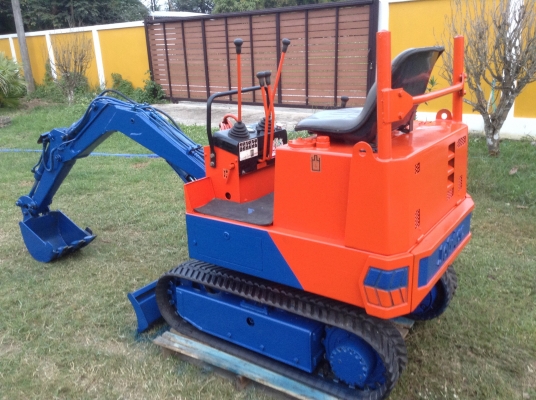 ขายรถแบคโฮเล็ก ยี่ห้อ : TAKEUCHI รุ่น TB080 พร้อมใช้งาน ขายรถแบคโฮเล็ก ยี่ห้อ : TAKEUCHI รุ่น TB080 พร้อมใช้งาน