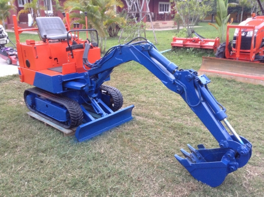 ขายรถแบคโฮเล็ก ยี่ห้อ : TAKEUCHI รุ่น TB080 พร้อมใช้งาน