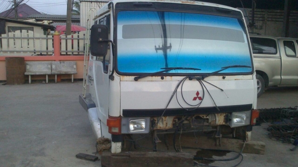 ต้องการขายหัวรถมิตซู 527 ตาเหลี่ยมแท้ อุปกรณ์ครบ