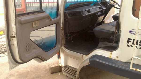 ต้องการขายหัวรถมิตซู 527 ตาเหลี่ยมแท้ อุปกรณ์ครบ