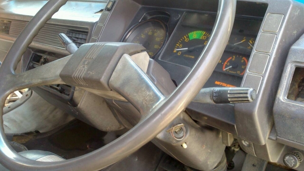 ต้องการขายหัวรถมิตซู 527 ตาเหลี่ยมแท้ อุปกรณ์ครบ