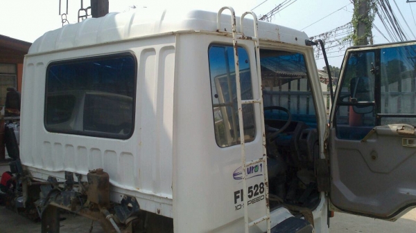 ต้องการขายหัวรถมิตซู 527 ตาเหลี่ยมแท้ อุปกรณ์ครบ