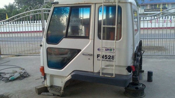 ต้องการขายหัวรถมิตซู 527 ตาเหลี่ยมแท้ อุปกรณ์ครบ