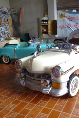 ขออนุญาตขาย classic cadilac 1955 รถไฟฟ้าเด็กสวยๆขับได้ โชว์ได้