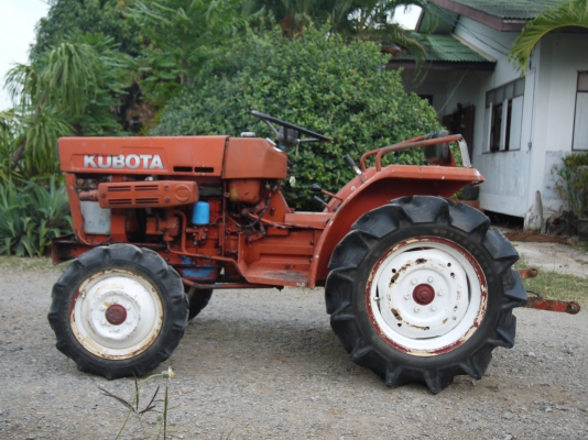 ขายรถไถ Hinomoto 18แรง 2เพลา สภาพพร้อมใช้งาน สนใจโทรติดต่อครับ