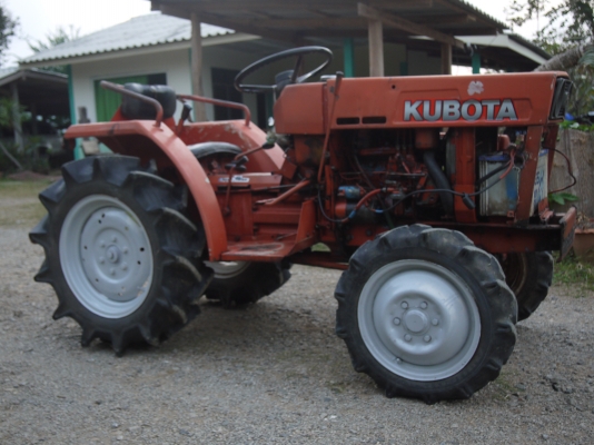 ขายรถไถ Hinomoto 18แรง 2เพลา สภาพพร้อมใช้งาน สนใจโทรติดต่อครับ