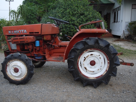 ขายรถไถ Hinomoto 18แรง 2เพลา สภาพพร้อมใช้งาน สนใจโทรติดต่อครับ