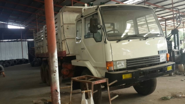 ขายด่วนไอ้หลงสิบปีดสองเพลาดั้ม FN527MA195แรง  พร้อมใช้จัดแนนท์ได้โทร 0801515451