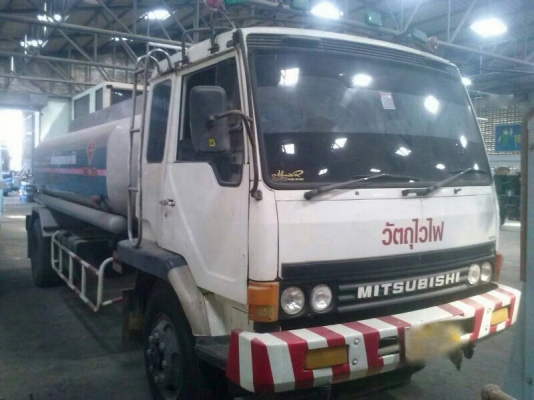 รถมิตซู 6 ล้อ ( บรรทุกน้ำมัน ) FK455M 165 แรงม้า. สนใจติดต่อ 081 - 6079515 รถมิตซู 6 ล้อ ( บรรทุกน้ำมัน ) FK455M 165 แรงม้า. สนใจติดต่อ 081 - 6079515