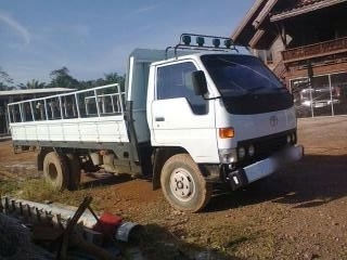 รถโตโยต้า 6 ล้อ  ( ไม่ดั้ม )  115 แรงม้า. สนใจติดต่อ 081 - 6079515