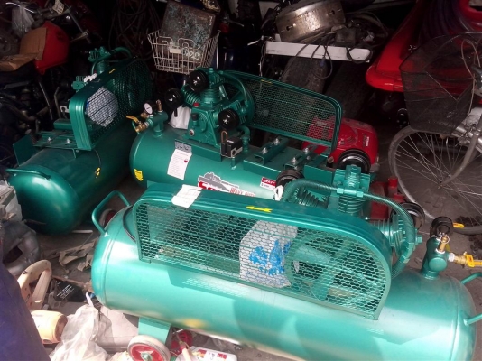 ขายปั๊มลม 2 HP ของใหม่ 148 ลิตร ถังหนาพิเศษ (ราคานี้ไม่รวมมอเตอร์ครับ)  ส่งท้ายปีเก่าครับ ราคาพิเศษ  มีอีกหลายขนาดครับ สอบถามราคากันได้ครับ 1HP 3 HP /5HP
