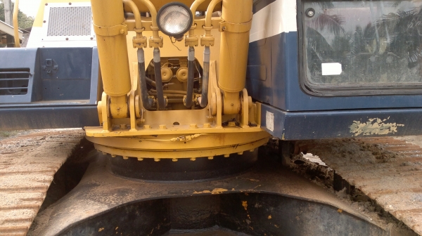 KOMATSU PC 200 - 5 ซีเรียลสูง