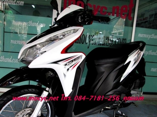 CLICK 125 i ปี 56 ลายใหม่  สี ขาวดำ  รถเดือน ก.ค. ใหม่ๆเลย  ไมล์ 4  พันโล  ฟรีค่าโอน ((มีเล่มพร้อมโอน ))  35900