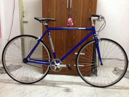 ขายจักรยานฟิกเกียร วินเทจ สีน้ำเงิน ล้อ700c จานหน้าSHIMANO 600 มีเบรคหหน้า-หลัง สภาพสวยพร้อมปั่น ราคา7900บาท กทม