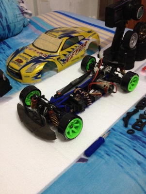 ขายรถบังคับสายพาน ไฟฟ้า รีโมทดิจิตอลของ futaba 2pl พร้อมเล่น รายละเอียด ติดต่อ โทร0875077464โส ไห้หมดเลย ตามรูปเลยคับ ราคา4500บาท