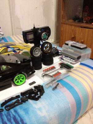 ขายรถบังคับสายพาน ไฟฟ้า รีโมทดิจิตอลของ futaba 2pl พร้อมเล่น รายละเอียด ติดต่อ โทร0875077464โส ไห้หมดเลย ตามรูปเลยคับ ราคา4500บาท