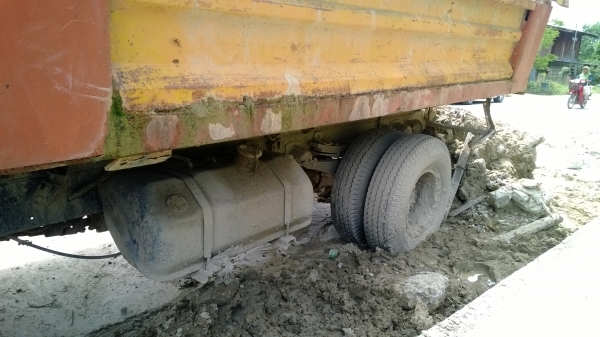 (คันนี้ยังอยู่)HINO 117 แรงKM505 6ล้อดั้ม หกล้อกลางเครื่อง WO4D ยาง8.25-16 รถเดิมๆอยู่ ไม่มีเล่ม  อย่างอื่นดี...