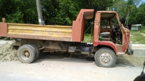 (คันนี้ยังอยู่)HINO 117 แรงKM505 6ล้อดั้ม หกล้อกลางเครื่อง WO4D ยาง8.25-16 รถเดิมๆอยู่ ไม่มีเล่ม  อย่างอื่นดี...