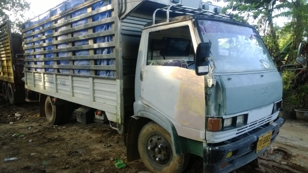 HINO KM779 117แรง หัวเก๋งเก็บสียังไม่เสร็จ กะบะสแตนเลส เครื่องดี สวย คัสซีสวย...