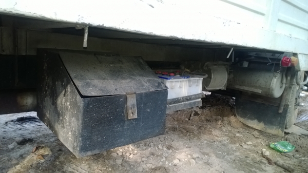 HINO KM779 117แรง หัวเก๋งเก็บสียังไม่เสร็จ กะบะสแตนเลส เครื่องดี สวย คัสซีสวย...