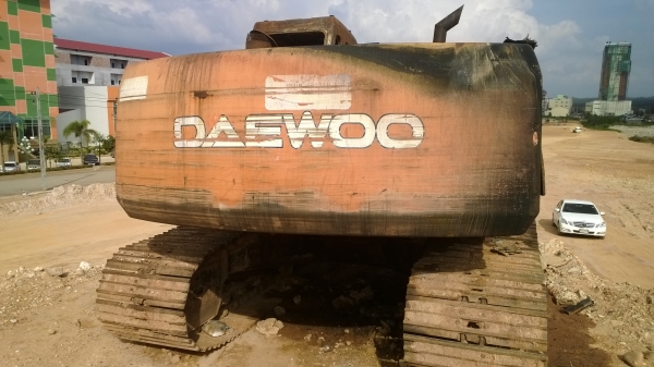 ขายซากDAEWOO SL220LC-V แบคโฮ รุ่น5 ไฟไหม้ โดนเครื่อง หัวเก๋ง ขายตามสภาพ...