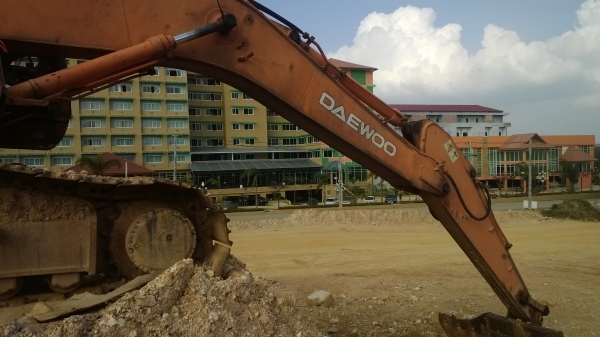 ขายซากDAEWOO SL220LC-V แบคโฮ รุ่น5 ไฟไหม้ โดนเครื่อง หัวเก๋ง ขายตามสภาพ...