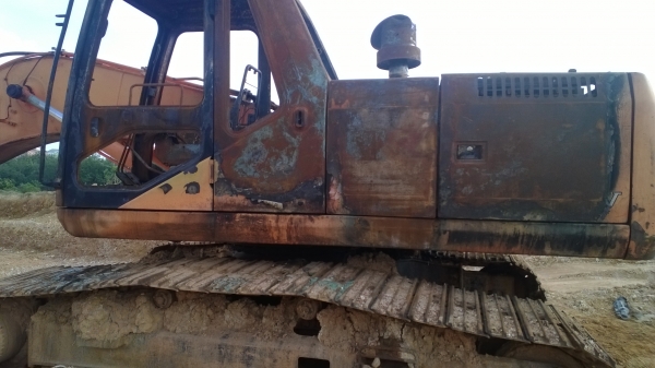 ขายซากDAEWOO SL220LC-V แบคโฮ รุ่น5 ไฟไหม้ โดนเครื่อง หัวเก๋ง ขายตามสภาพ...