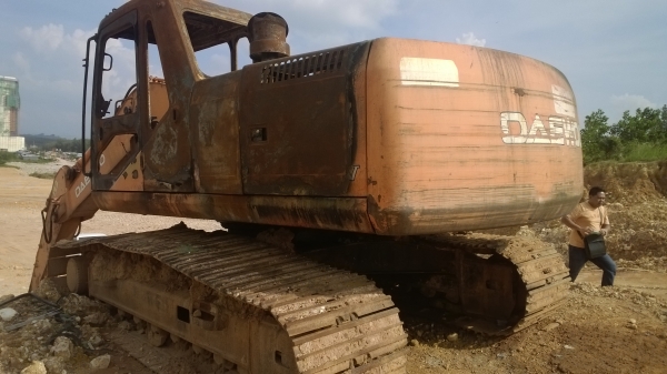 ขายซากDAEWOO SL220LC-V แบคโฮ รุ่น5 ไฟไหม้ โดนเครื่อง หัวเก๋ง ขายตามสภาพ...