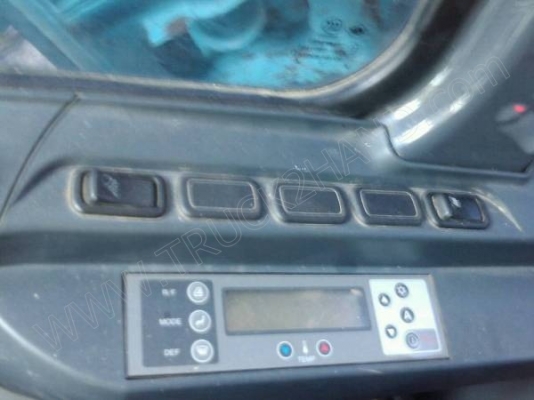 รถแบคโฮ ยี่ห้อ KOBELCO  SK200-8