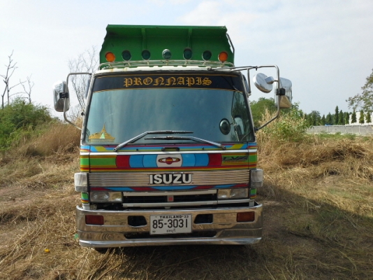 ขายด่วน รถหกล้อ ISUZU NPR 130 5.0 เมตร สภาพพร้อมใช้ ขายด่วน รถหกล้อ ISUZU NPR 130 5.0 เมตร สภาพพร้อมใช้