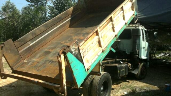 ขายด่วน รถหกล้อ ISUZU NPR 130 5.0 เมตร สภาพพร้อมใช้ ขายด่วน รถหกล้อ ISUZU NPR 130 5.0 เมตร สภาพพร้อมใช้