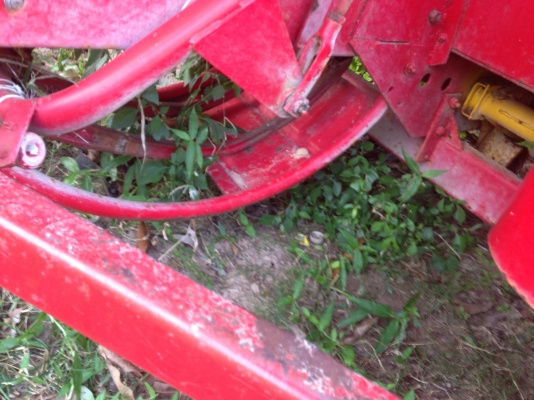 ขายเครื่องอัดฟางยี่ห้อ NEWHOLLAND รุ่น 272 มีภาพวีดีโอ ใช้งานดีแต่ไม่ค่อยได้ใช้งาน สภาพสวยพร้อมใช้งาน ราคา 98000 บาท คุยกันได้ครับ  สนใจติดต่อ คุณชัยยา สตึก โทร 081-9972972  089-8451778