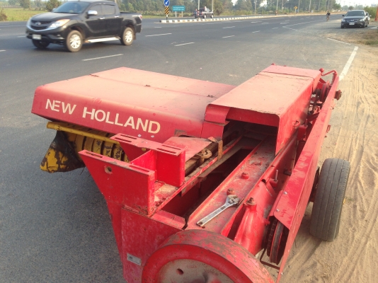 ขายเครื่องอัดฟางยี่ห้อ NEWHOLLAND รุ่น 272 มีภาพวีดีโอ ใช้งานดีแต่ไม่ค่อยได้ใช้งาน สภาพสวยพร้อมใช้งาน ราคา 98000 บาท คุยกันได้ครับ  สนใจติดต่อ คุณชัยยา สตึก โทร 081-9972972  089-8451778