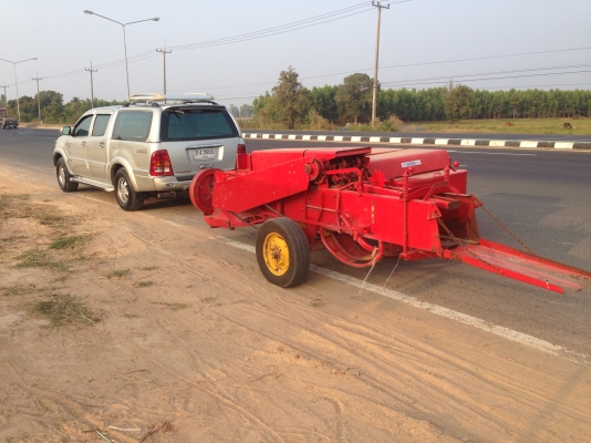 ขายเครื่องอัดฟางยี่ห้อ NEWHOLLAND รุ่น 272 มีภาพวีดีโอ ใช้งานดีแต่ไม่ค่อยได้ใช้งาน สภาพสวยพร้อมใช้งาน ราคา 98000 บาท คุยกันได้ครับ  สนใจติดต่อ คุณชัยยา สตึก โทร 081-9972972  089-8451778