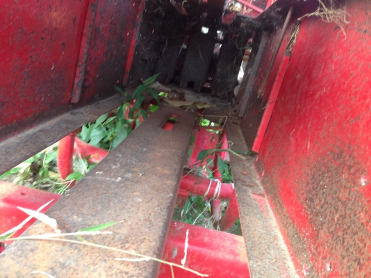 ขายเครื่องอัดฟางยี่ห้อ NEWHOLLAND รุ่น 272 มีภาพวีดีโอ ใช้งานดีแต่ไม่ค่อยได้ใช้งาน สภาพสวยพร้อมใช้งาน ราคา 98000 บาท คุยกันได้ครับ  สนใจติดต่อ คุณชัยยา สตึก โทร 081-9972972  089-8451778