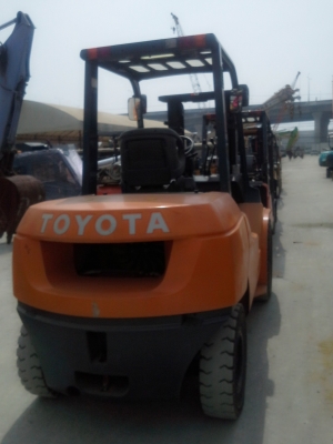 ขายถูก TOYOTA 7FG 40 ขนาด4ตัน เสาสูง3เมตร เกียร์ออร์โต้ เครื่องเบนซิล การใช้งาน457กว่าชั่วโมง รับประกันเครื่องเกียร์6เดือน ราคาต่อรองกันได้0816161541