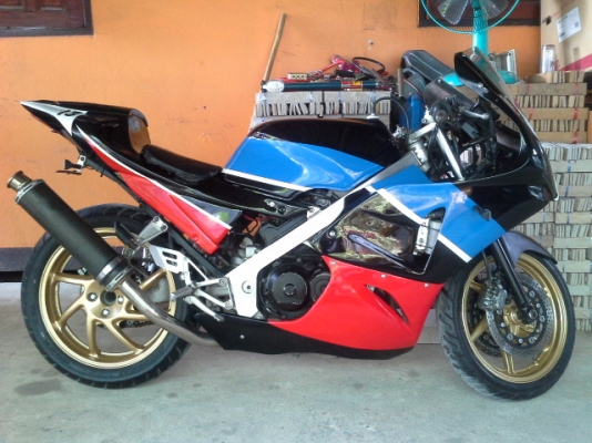 Honda vfr400cc.nc24ทะเบียนเล่มเขียวลดเหลือ49000เข้ามารับรถไปเลย