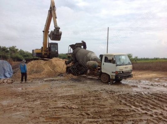 รถบรรทุก 6 ล้อโม่ปูน  ยี่ห้อ HINO ขนาดโม่ปูน 2.3 คิว  165 แรงม้า