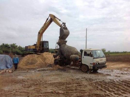รถบรรทุก 6 ล้อโม่ปูน  ยี่ห้อ HINO ขนาดโม่ปูน 2.3 คิว  165 แรงม้า