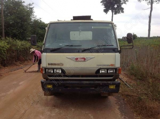 รถบรรทุก 6 ล้อโม่ปูน  ยี่ห้อ HINO ขนาดโม่ปูน 2.3 คิว  165 แรงม้า
