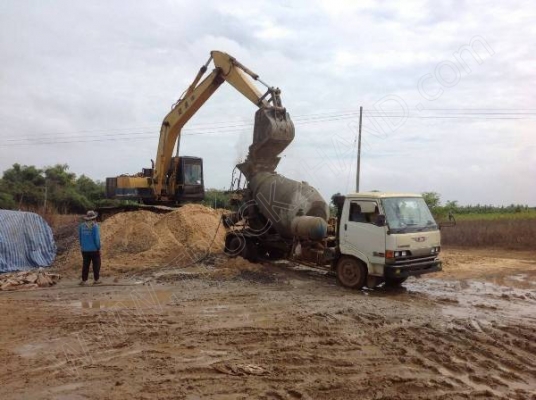 รถบรรทุก 6 ล้อโม่ปูน  ยี่ห้อ HINO ขนาดโม่ปูน 2.3 คิว  165 แรงม้า