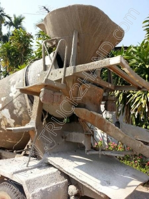 รถบรรทุก 6 ล้อโม่ปูน  ยี่ห้อ HINO ขนาดโม่ปูน 2.3 คิว  165 แรงม้า